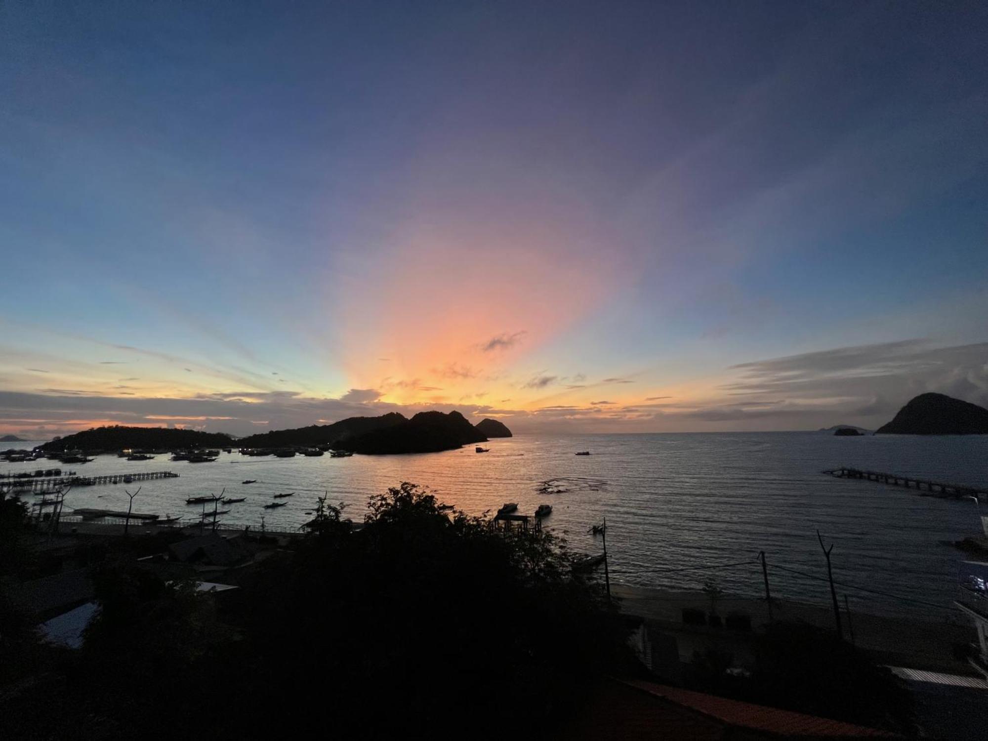Hotel Blue Parrot Labuan Bajo Exterior foto
