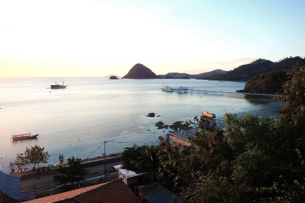 Hotel Blue Parrot Labuan Bajo Exterior foto